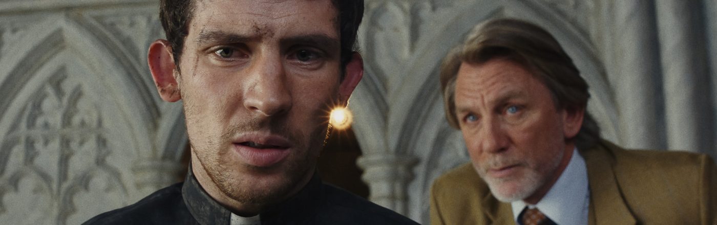 Josh O'Connor und Daniel Craig in Wake Up Dead Man: A Knives Out Mystery