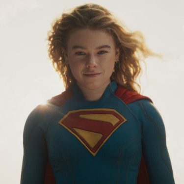 Milly Alcock als Supergirl in dem Kinofilm 