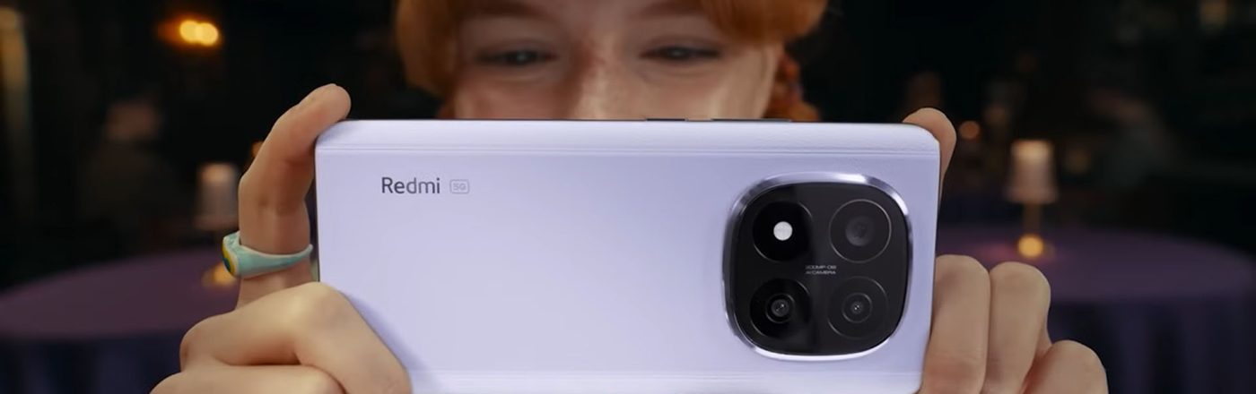 Das Xiaomi Note 14 5G in der Hand einer Frau.