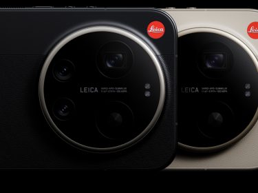 Das Xiaomi 17 Ultra in Schwarz und in Weiß mit Leica-Symbol auf dem Gehäuse.