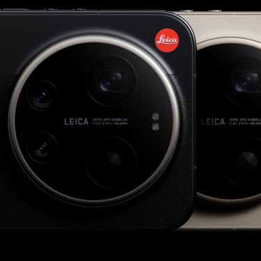Das Xiaomi 17 Ultra in Schwarz und in Weiß mit Leica-Symbol auf dem Gehäuse.