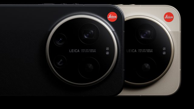Das Xiaomi 17 Ultra in Schwarz und in Weiß mit Leica-Symbol auf dem Gehäuse.