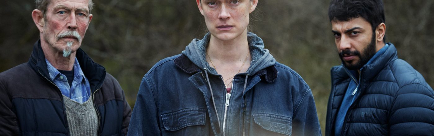 Peter Gantman als Elis, Krista Kostonen als Dani und Mohammed Nour Oklah als Malik in der Netflix-Miniserie 