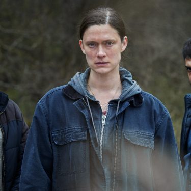 Peter Gantman als Elis, Krista Kostonen als Dani und Mohammed Nour Oklah als Malik in der Netflix-Miniserie 