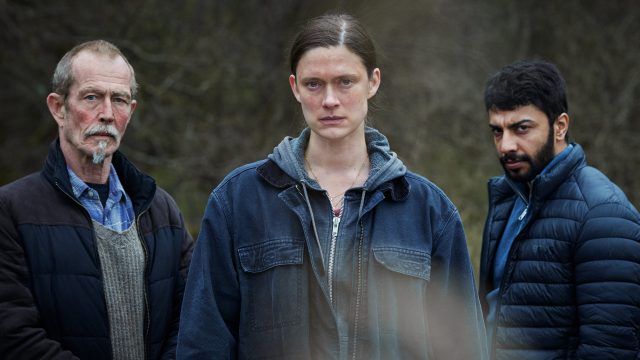 Peter Gantman als Elis, Krista Kostonen als Dani und Mohammed Nour Oklah als Malik in der Netflix-Miniserie "Land der Sünde".