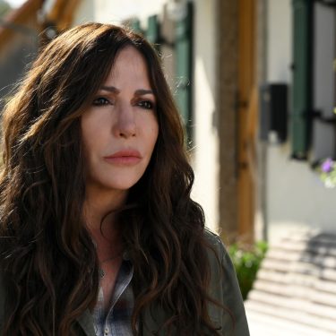 Simone Thomalla blickt in 