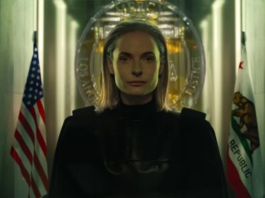 Rebecca Ferguson als Sarah in Mercy