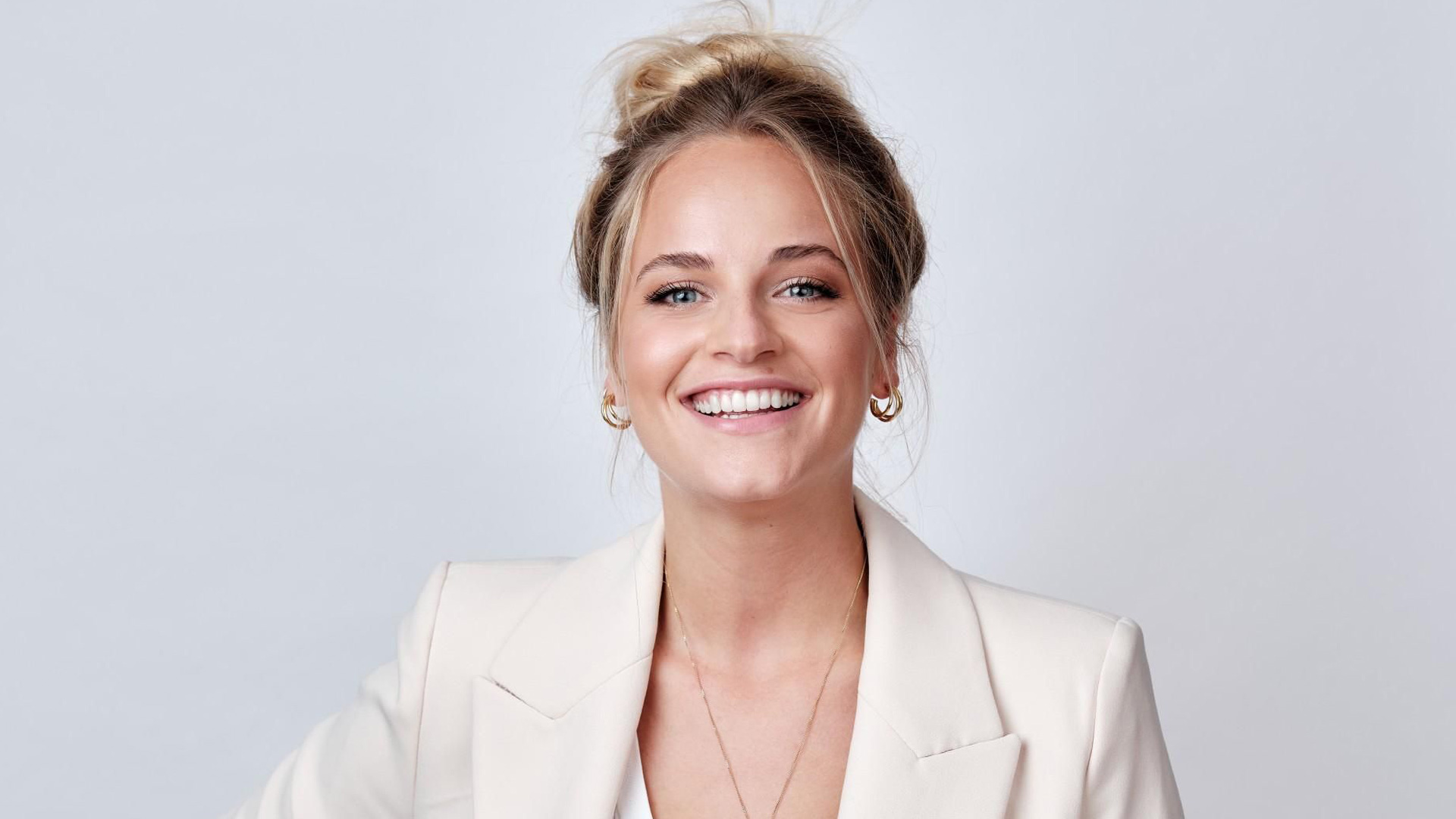 Teil der Unter uns-Besetzung aber in Pause ist Carina Koller als Cecilia „Cilly“ Weigel