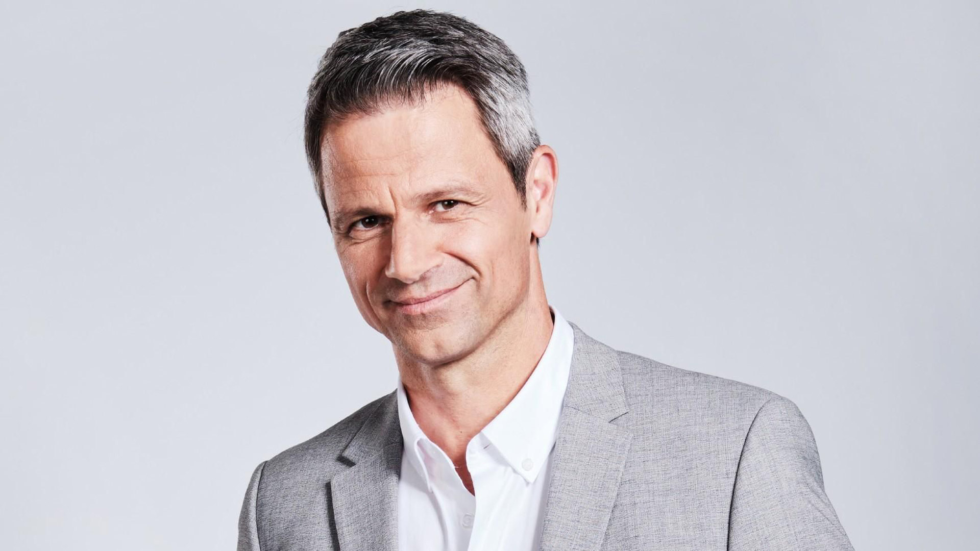 Teil der Unter uns-Besetzung ist Jens Hajek als Benedikt Huber