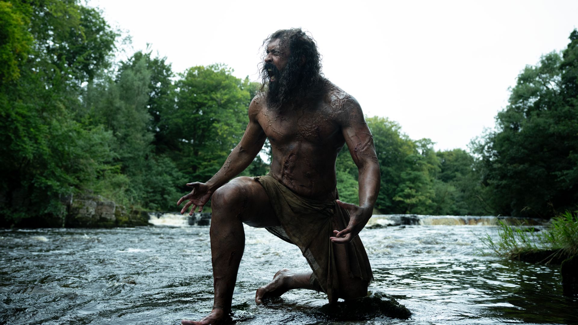 Chi Lewis-Parry als Infizierter in einer Szene von "28 Years Later: The Bone Temple".