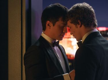 Hudson Williams und Connor Storrie in einer Szene von 