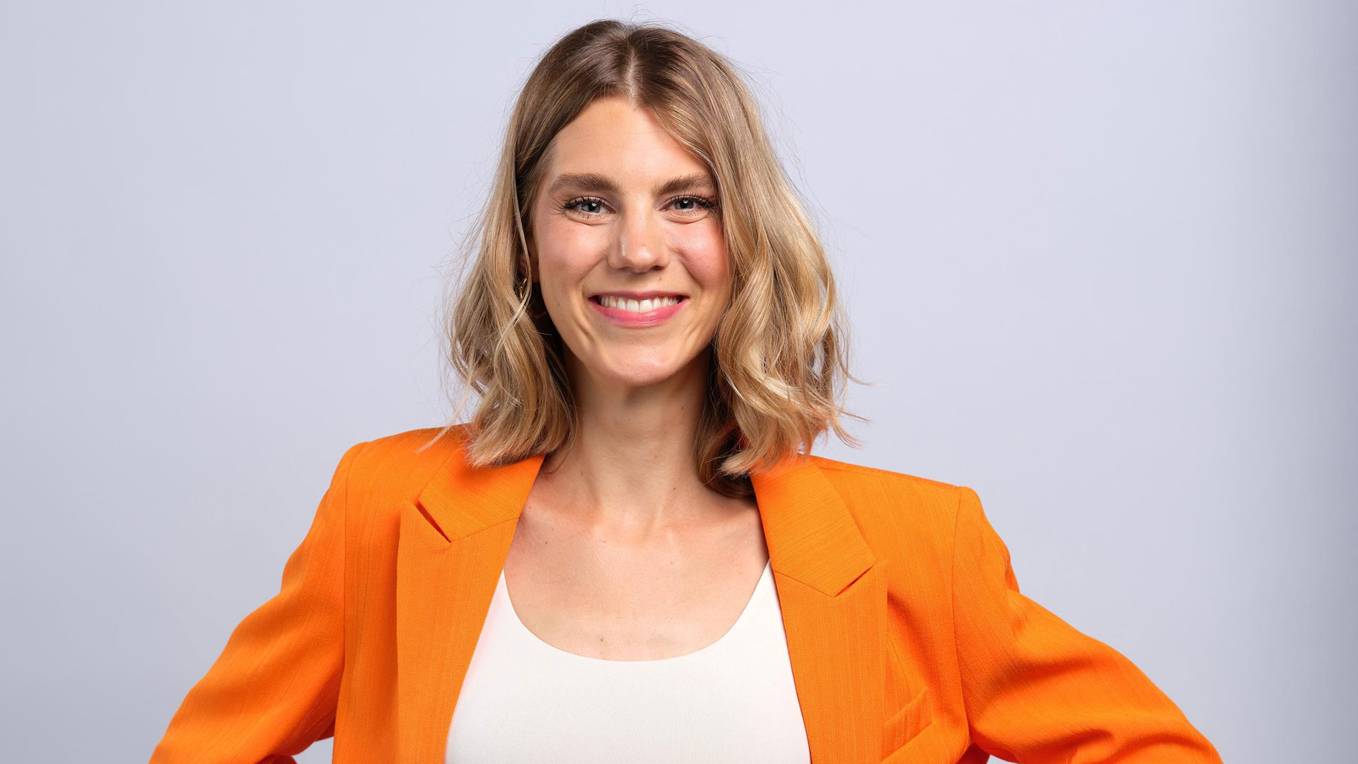 Teil der Unter uns-Besetzung ist Bettine Langehein spielt Stella Neumann-Goldberg