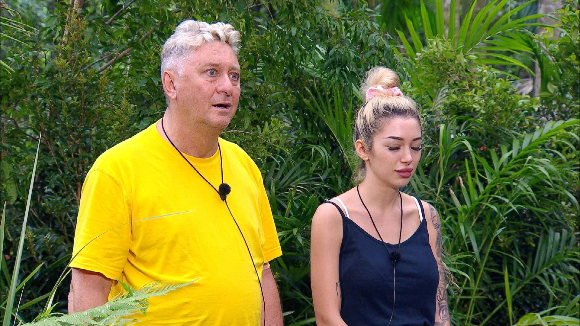 Auf dem Bild in dem Artikel zum Dschungelcamp 2026 sind Ariel und Hubert zu sehen.