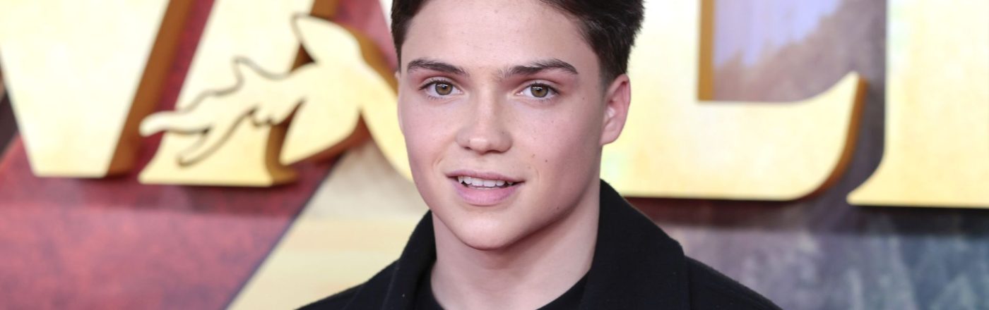 Emile Chérif bei der Premiere des Kinofilms 'Woodwalkers 2' im Cinedom in Köln.