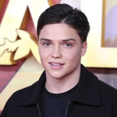 Emile Chérif bei der Premiere des Kinofilms 'Woodwalkers 2' im Cinedom in Köln.