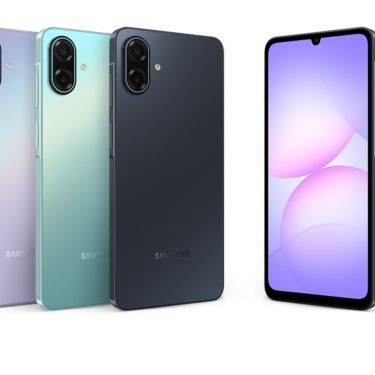 Produktfoto des Samsung Galaxy A07 5G in den drei Farben Hellviolett, Hellgrün und Schwarz.