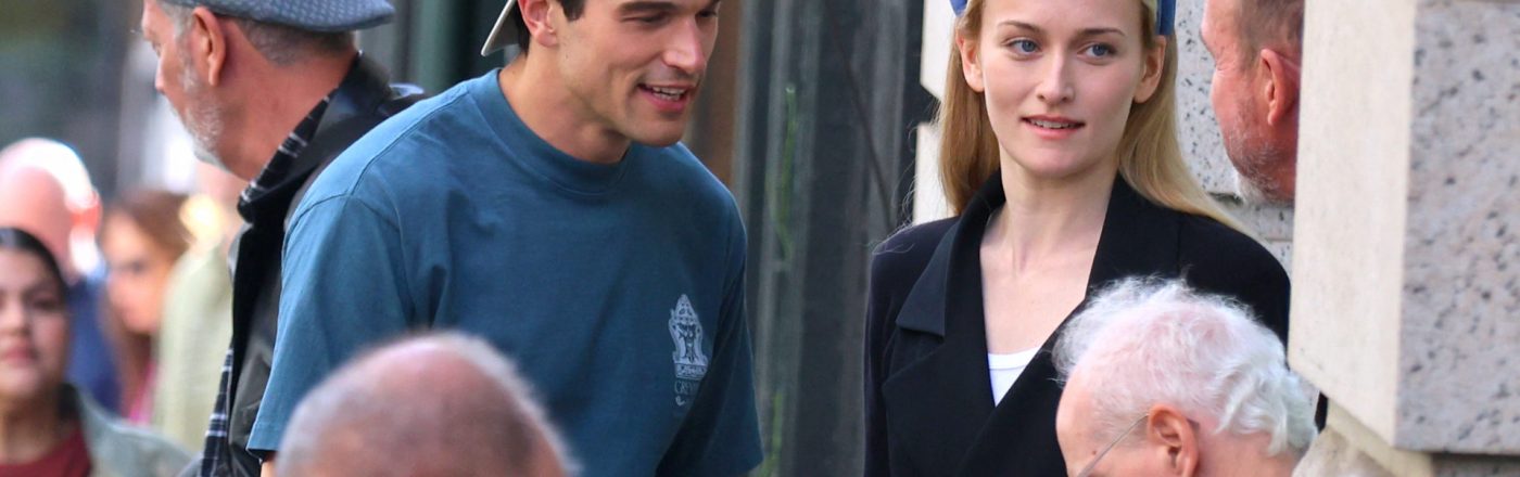 Sarah Pidgeon und Paul Kelly am Filmset von 