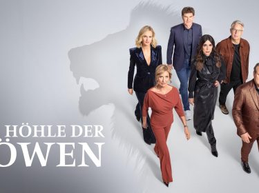 Janna Ensthaler, Carsten Maschmeyer, Dagmar Wöhrl, Judith Williams, Frank Thelen und Ralf Dümmel posieren für 