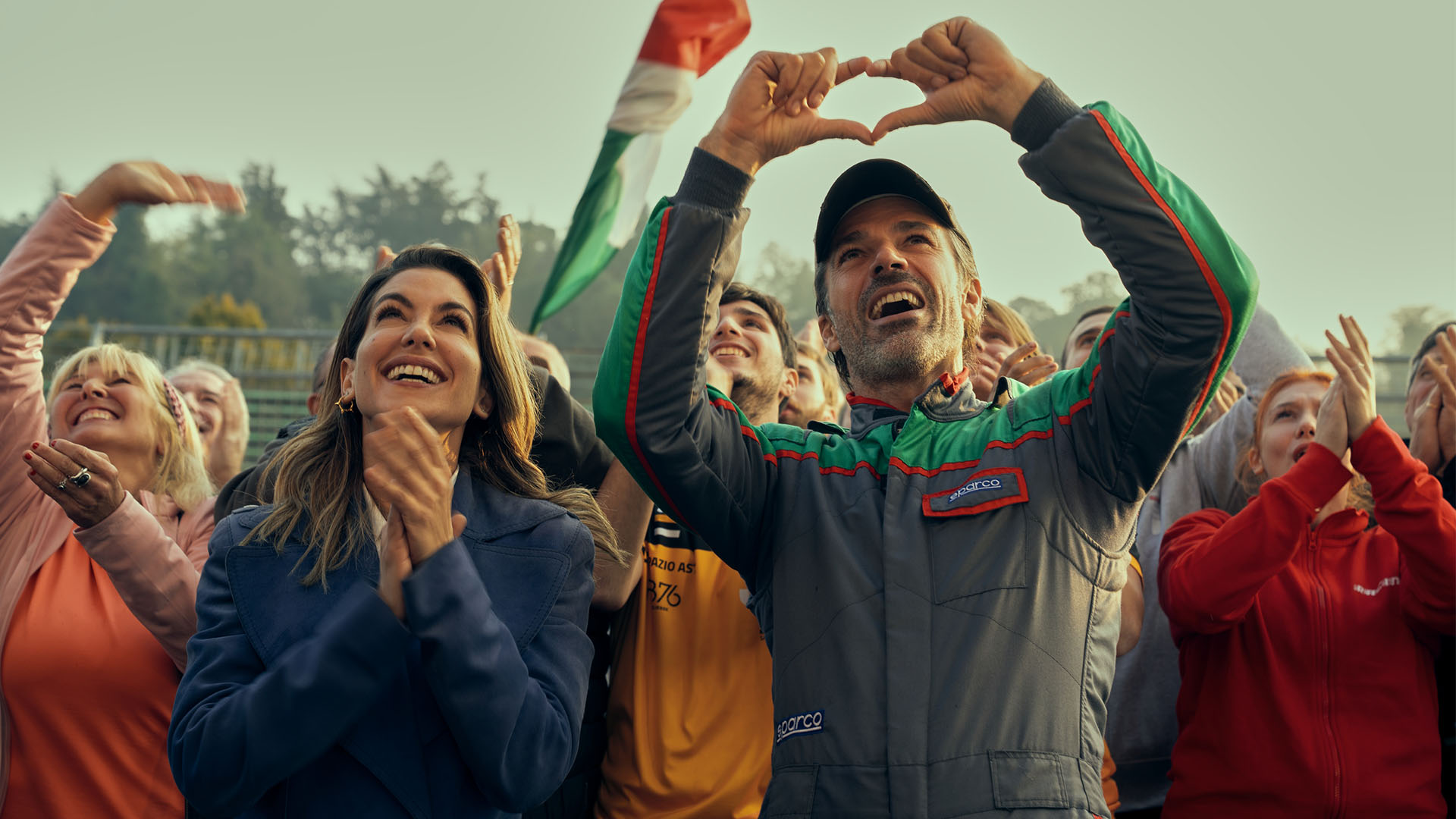 Giulia Michelini und Luca Argentero in Motorvalley