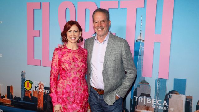 Die Schauspieler Carrie Preston (links) und Danny Mastrogiorgio bei der Premiere der dritten Staffel von „Elsbeth“ in New York.
