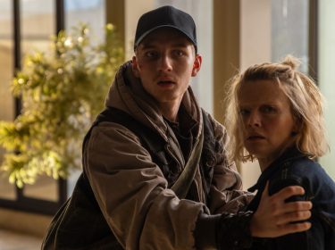 Maggie (Karoline Schuch) und Kai (Julius Gause) geraten in Staffel 2 von 