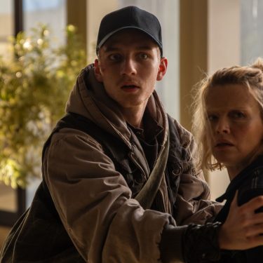 Maggie (Karoline Schuch) und Kai (Julius Gause) geraten in Staffel 2 von 