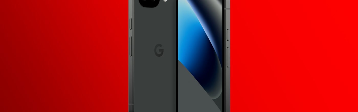 Auf dem Bild ist das Google Pixel 10a von vorn und hinten abgebildet. Das Smartphone ist leicht angewinkelt, sodass man die Dimensionen besser sieht. Es ist in der Farbe Obsidian vor rotem Hintergrund zu sehen.