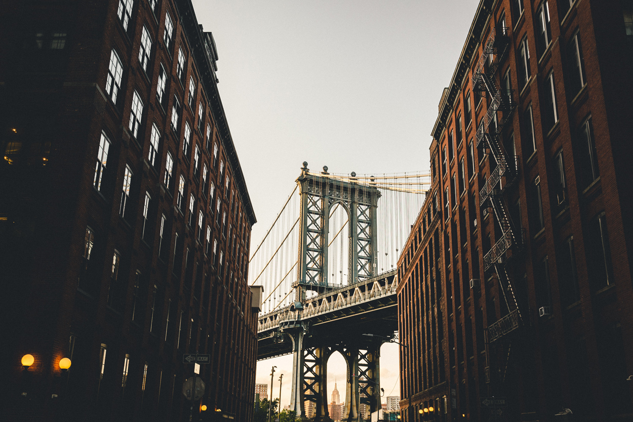 The Manhattan Bridge in New York. Iedereen die naar Amerika gaat en goed gebruik wilt maken van het ESTA moet dit zien.