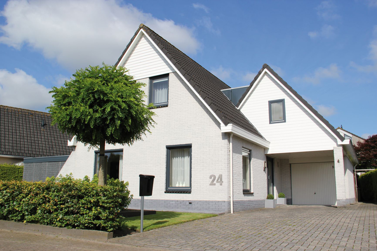 Pimp je voordeur met een extra groot huisnummer.
