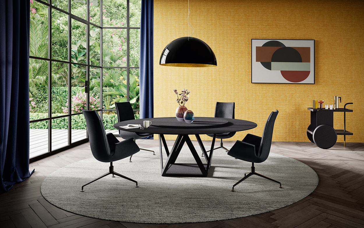 Inrichting met een ronde accessoires en meubels. Bijvoorbeeld de klassieke FK-kuipstoelen van Walter Knoll, eind jaren 60 ontworpen door Preben Fabricius en Jørgen Kastholm.