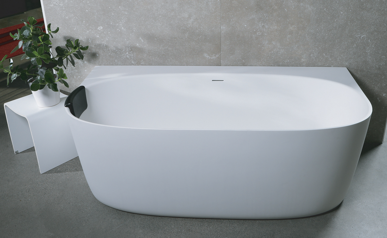 De nieuwe collectie van Luca Sanitair bestaat uit slanke back to wall baden.