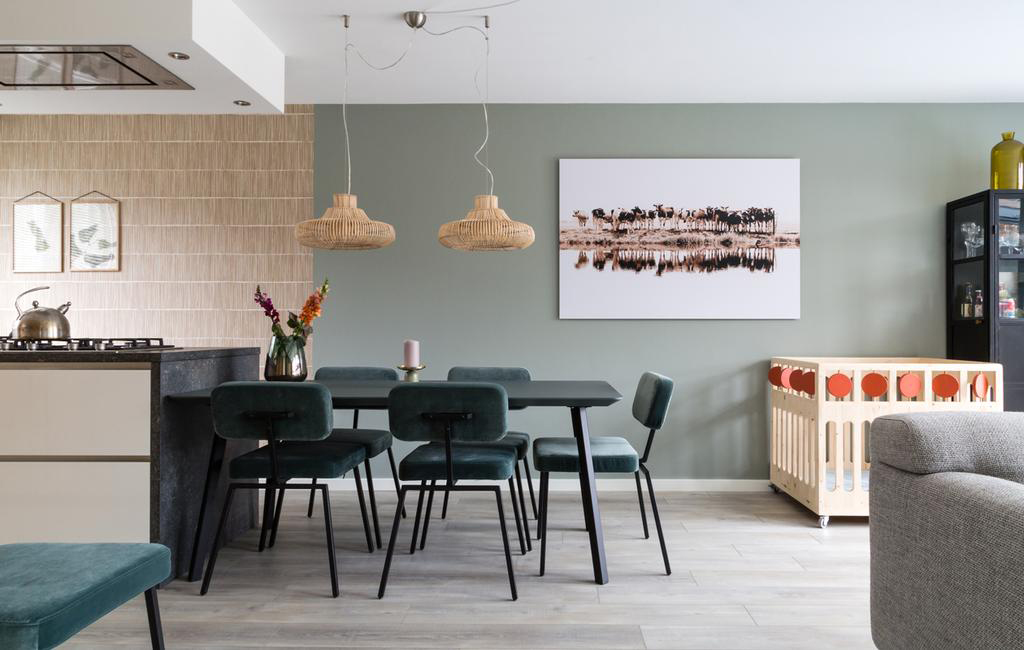 Een kunstwerk in de eethoek of woonkeuken.
