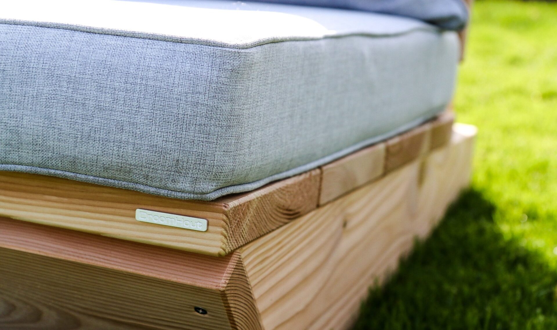 Koop het beste steigerhout voor de loungeset! Kwalitatief hout blijft namelijk langer goed en kan beter tegen de weersomstandigheden.