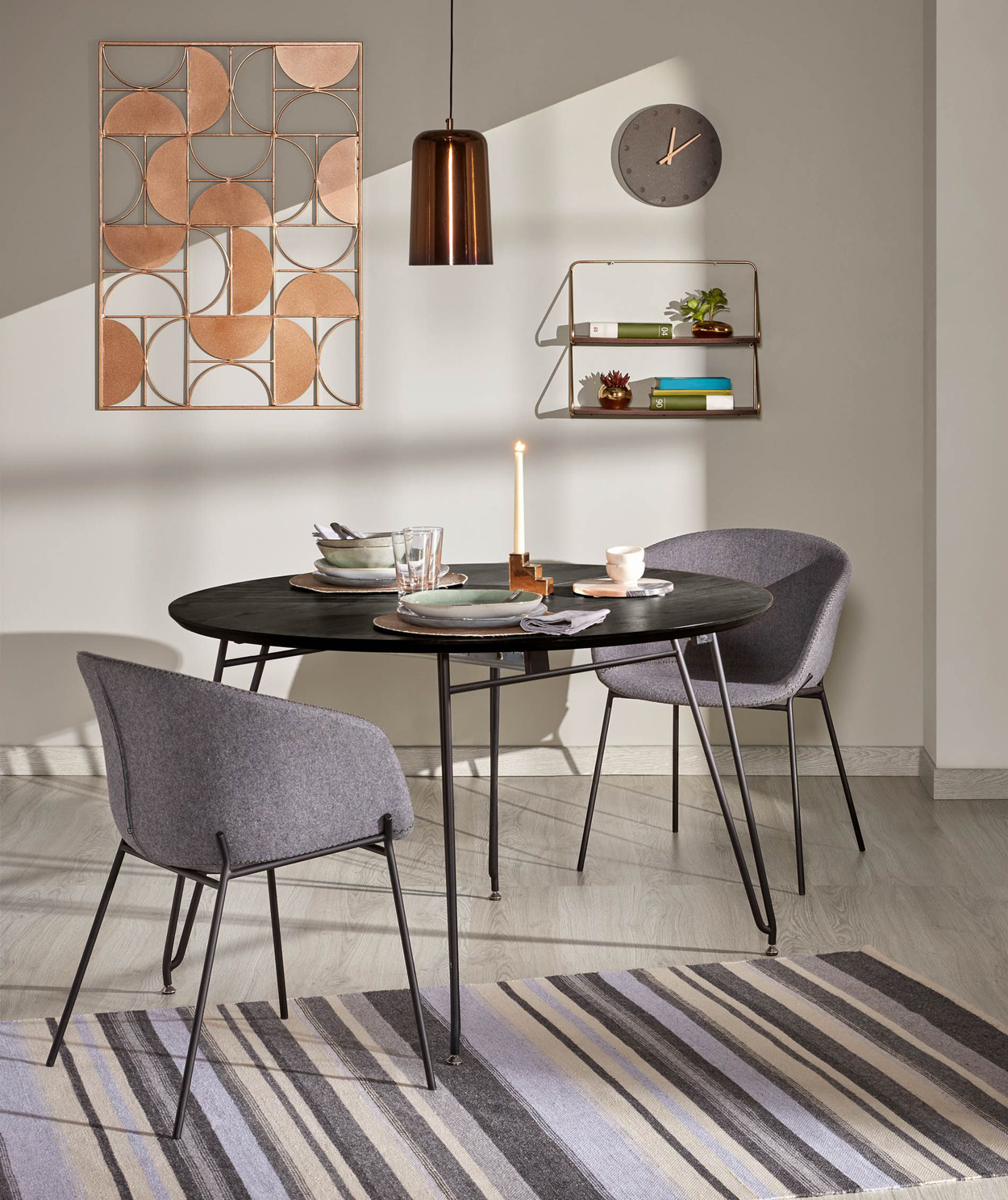Compact en handig: de ronde tafel Milian van het merk Kave Home. De ronde tafel heeft een diameter van 120 cm die je kunt uitschuiven tot een lengte van 200 cm.