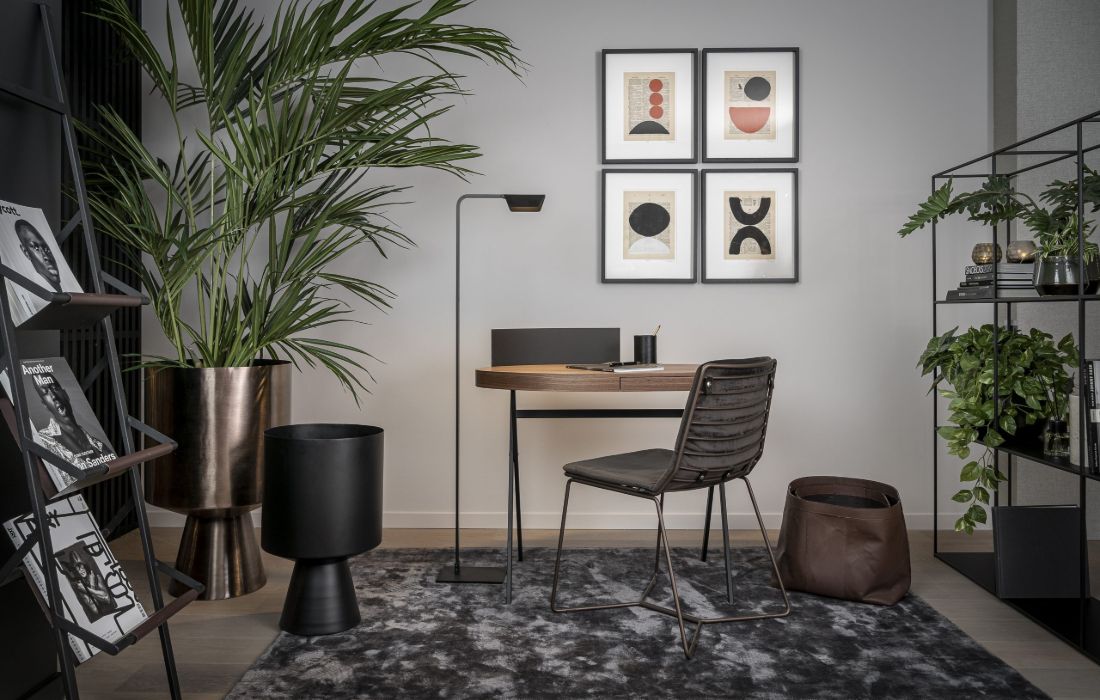 Een rustige werkplek met designmeubels staat niet alleen mooi; het is ook goed voor je concentratie.