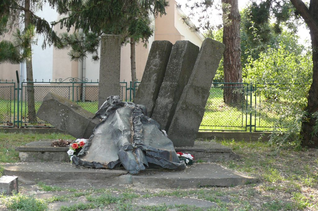 Az elesett katona szobra