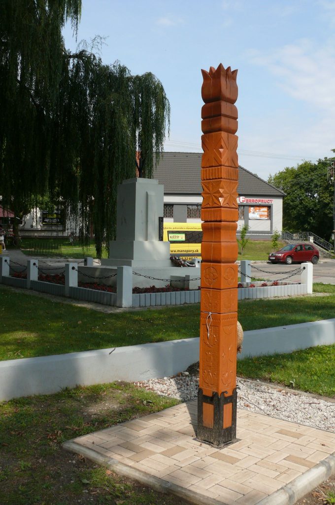 A Vásárúti Dalárda kopjafája