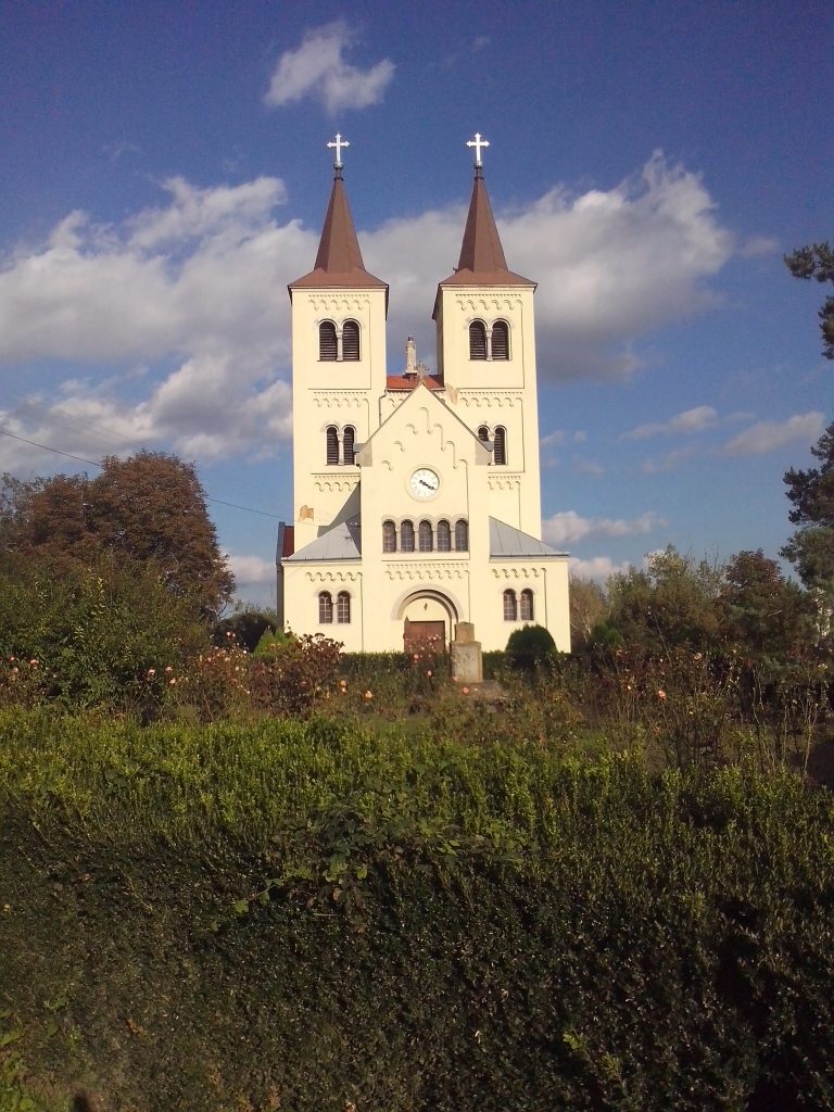 Kéttornyú templom - Bény
