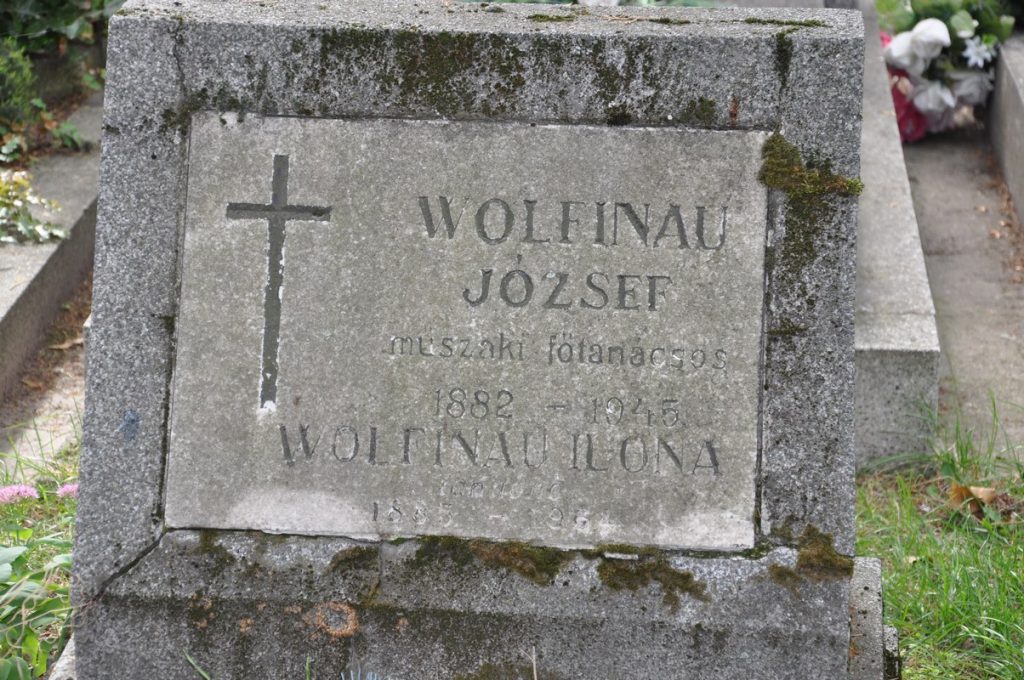 Wolfinau József és Ilona sírja