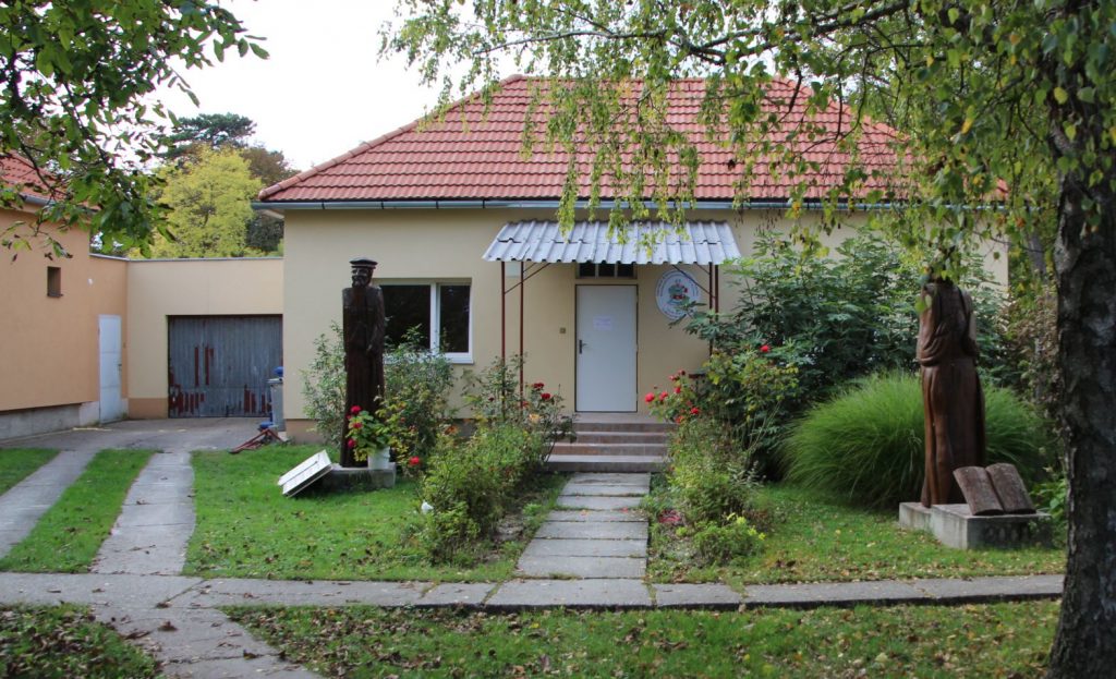 Károlyi Gáspár szobra