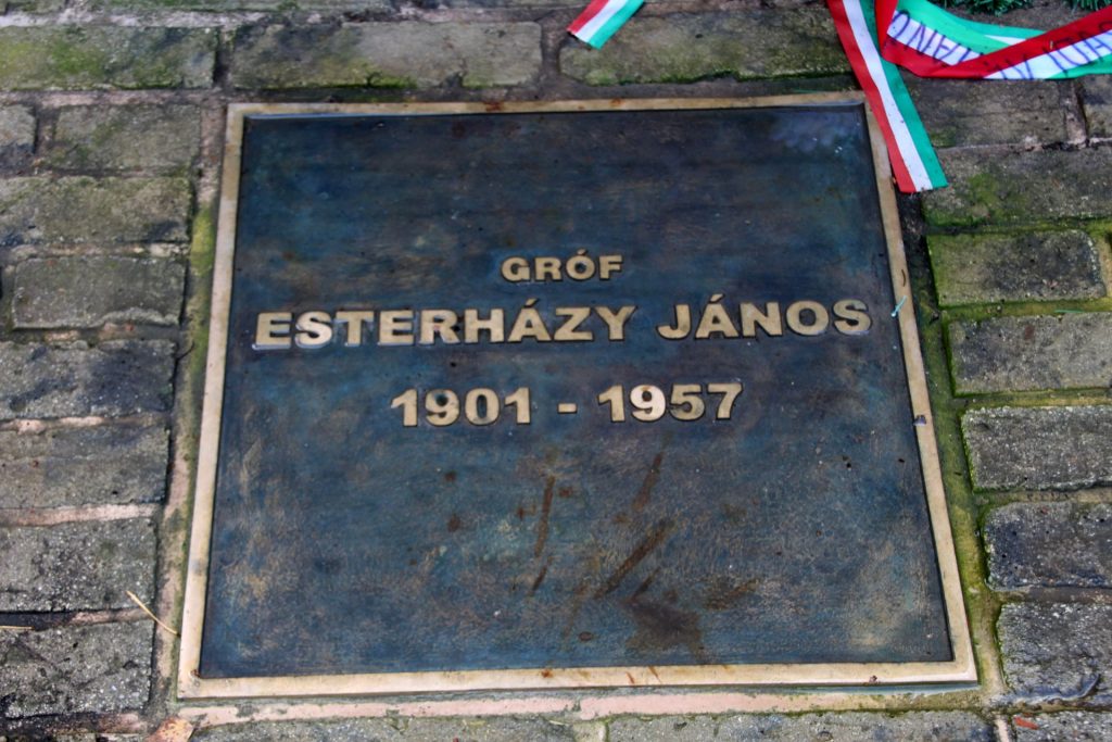 Gróf Esterházy János emlékműve