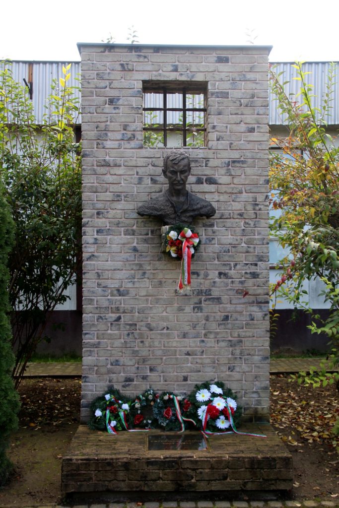Gróf Esterházy János emlékműve