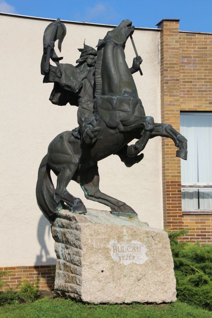 Bulcsú vezér lovasszobra