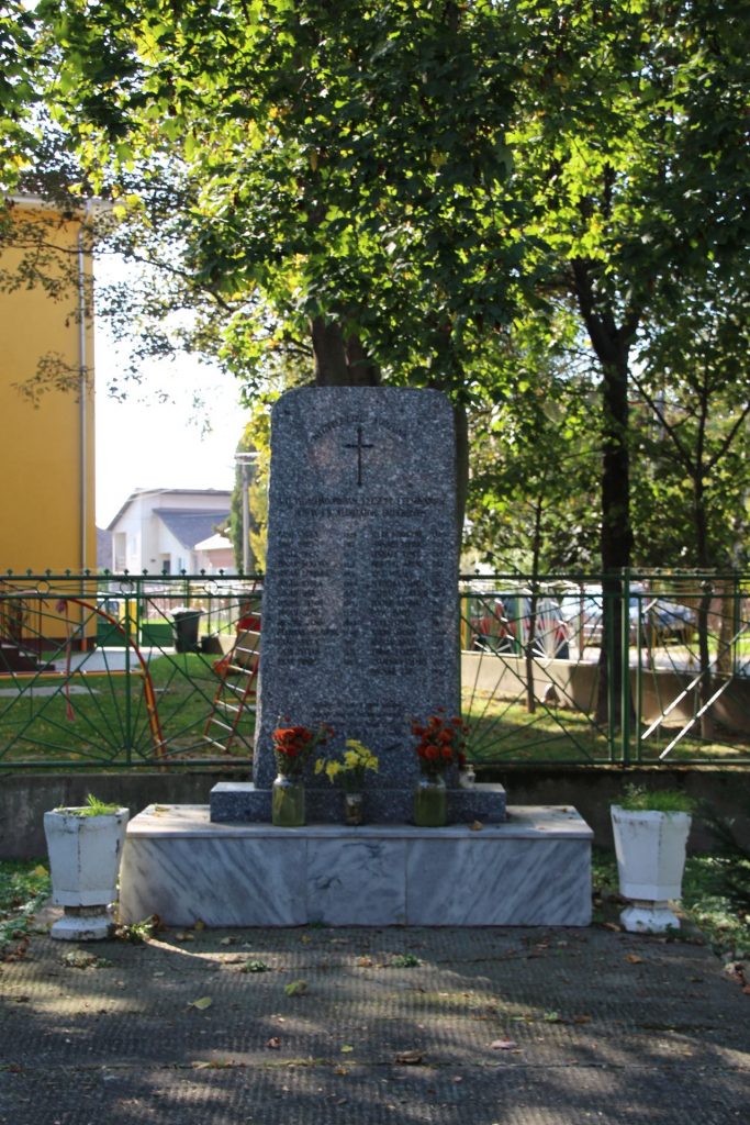 A 2. világháború hőseinek emlékműve