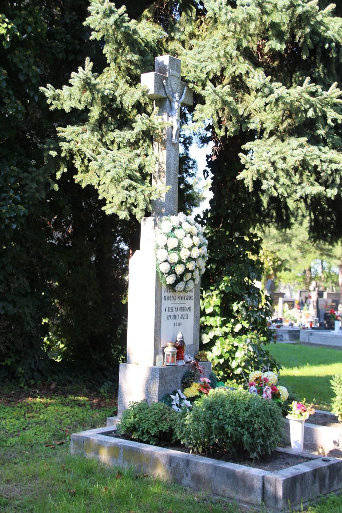 A légi temetői nagykereszt