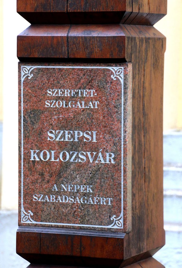 A népek szabadságáért kopjafa
