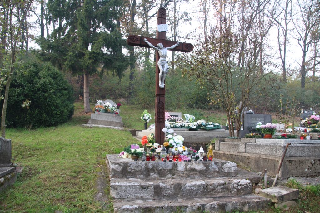 Temetői nagykereszt