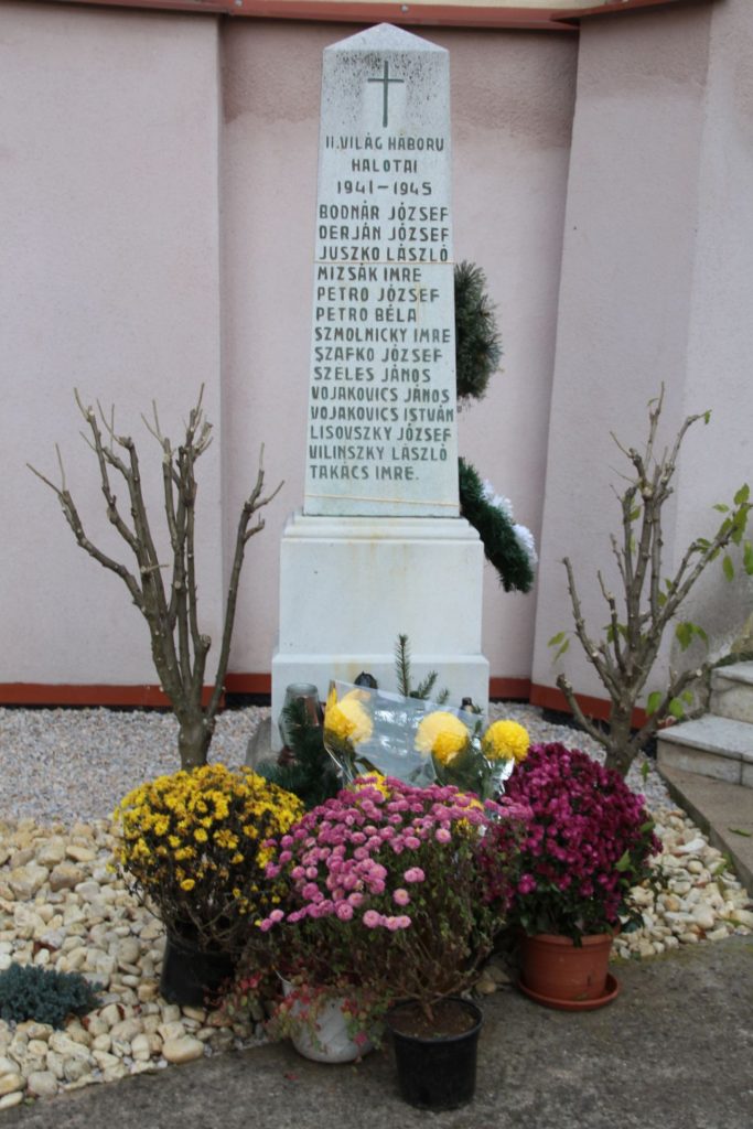 A 2. világháború hőseinek emlékműve