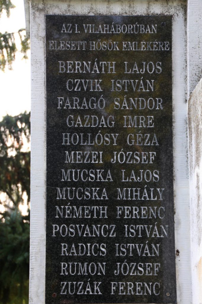 Az 1. és 2. világháború hőseinek emlékműve