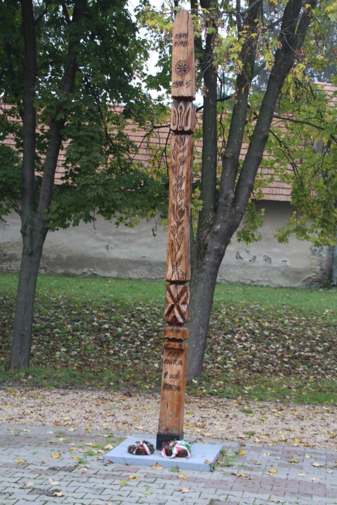Az 1. és 2. világháború hőseinek kopjafája